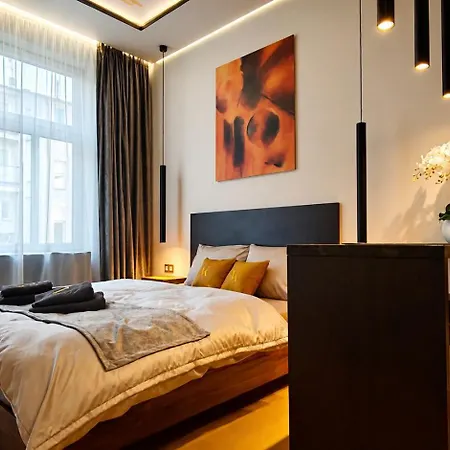 Golden Balance - Vivien Apartment